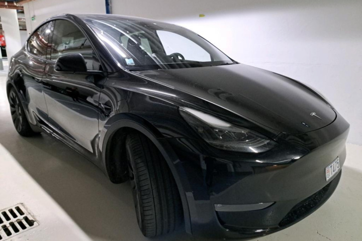 TESLA MODEL Y